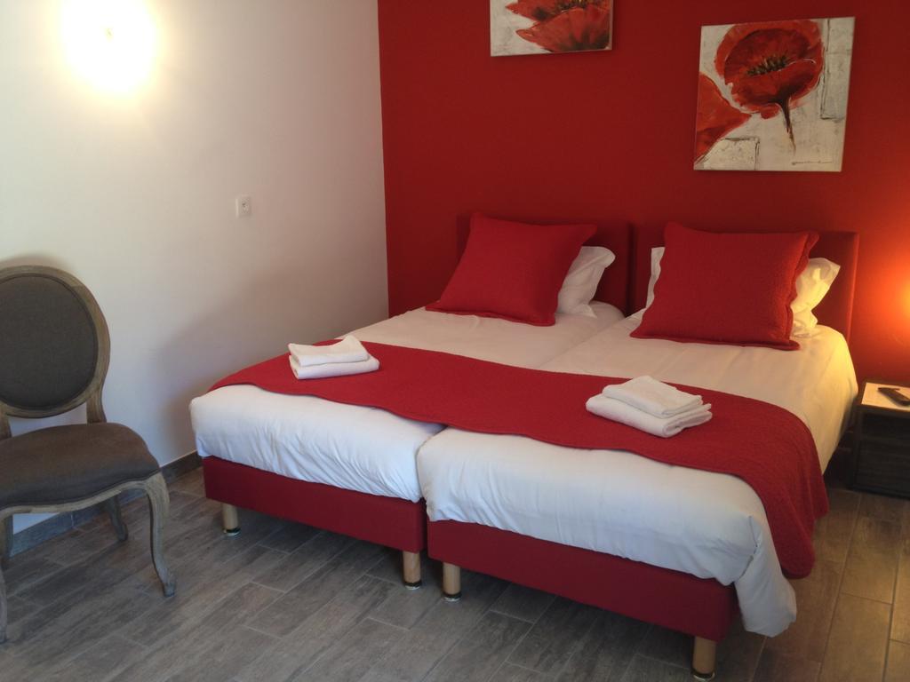 Sylvie Lodge Geneve Gex Room photo